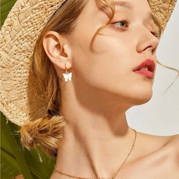 Pink Butterfly Gold Charm Necklace OS New - Picture 6 of 7